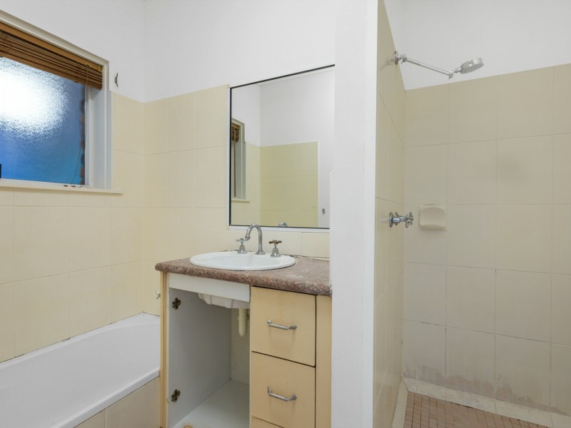 3 Lomatia Close, Redlynch QLD 4870