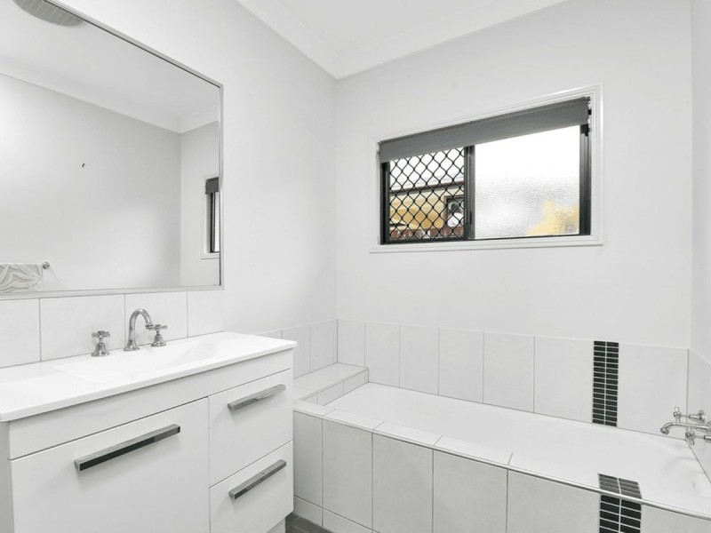 44 Norfolk Circuit, Redlynch QLD 4870