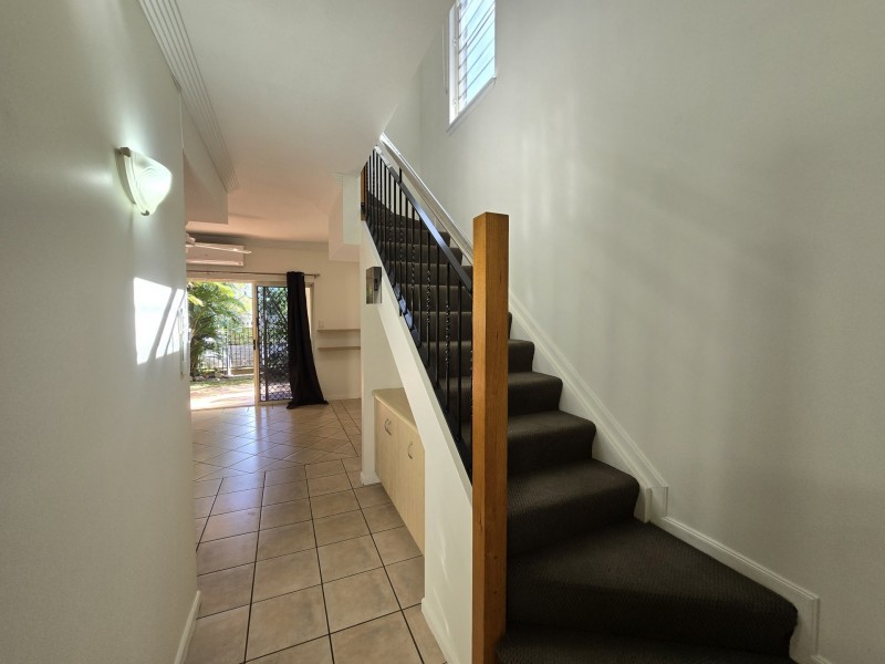 8/10 Digger Street, Cairns North QLD 4870