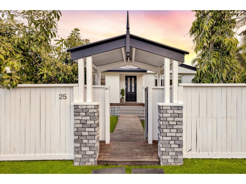 25 Murchison Street, Whitfield QLD 4870