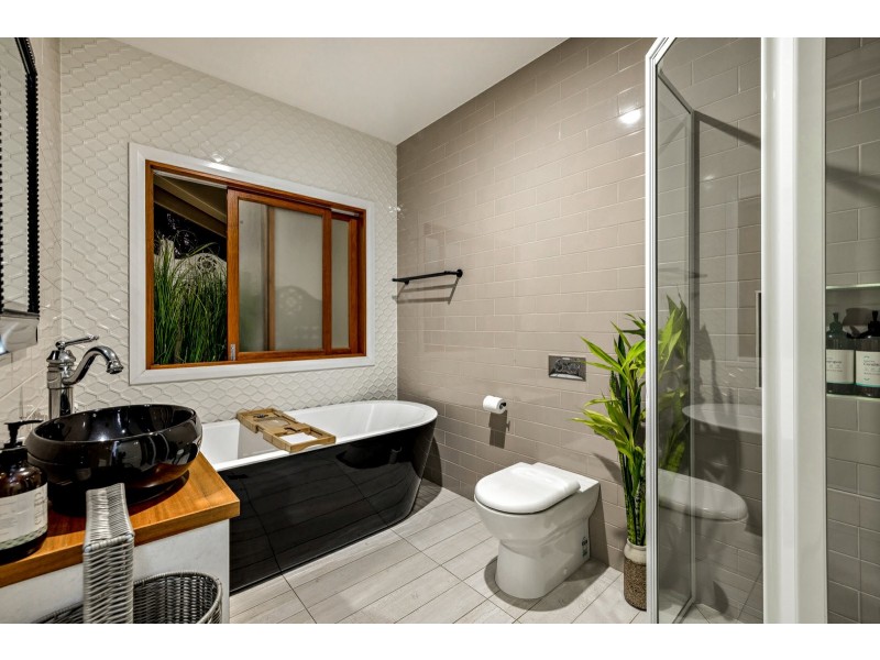 18 Keirle Avenue, Whitfield QLD 4870