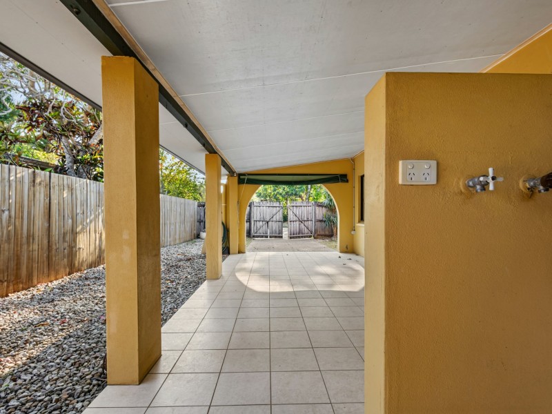 2/8 Jacaranda Street, Holloways Beach QLD 4878