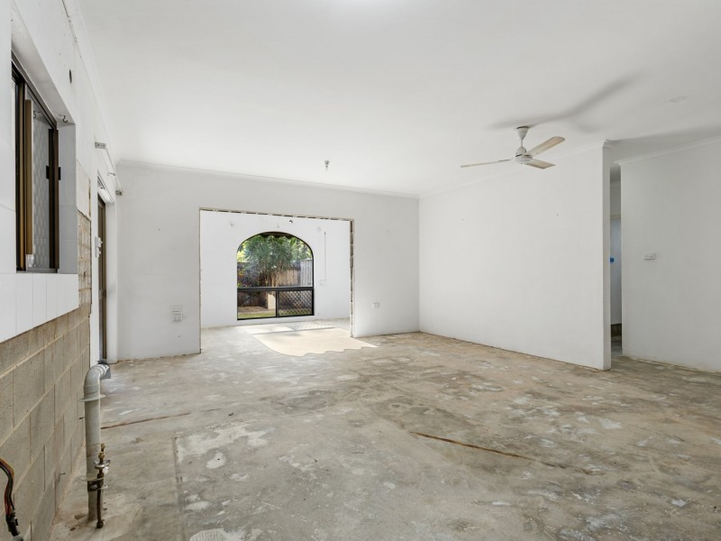 2/8 Jacaranda Street, Holloways Beach QLD 4878