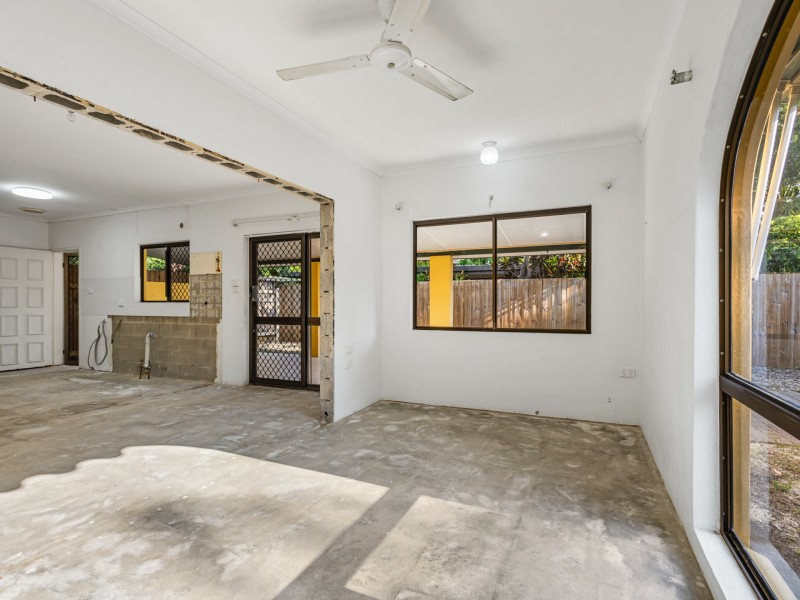 2/8 Jacaranda Street, Holloways Beach QLD 4878