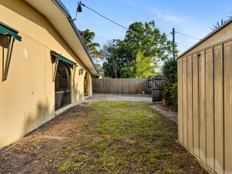 2/8 Jacaranda Street, Holloways Beach QLD 4878