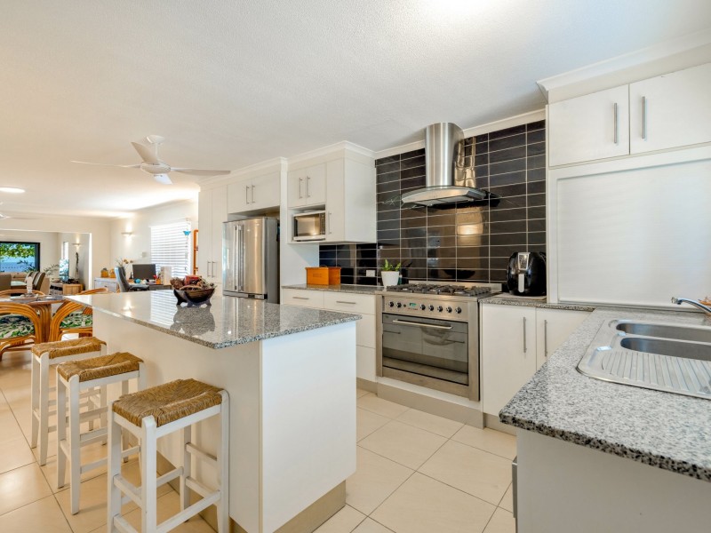 56 Hibiscus Lane, Holloways Beach QLD 4878