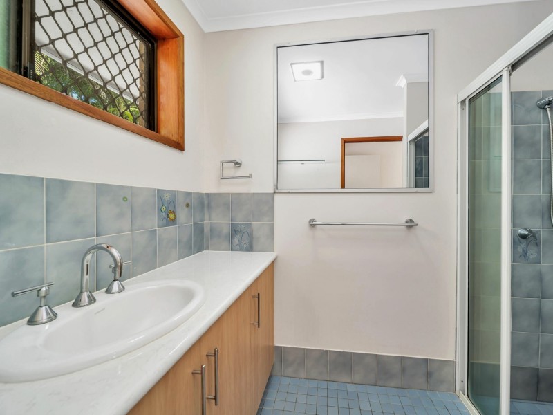 1/5 Briggs Close, Whitfield QLD 4870