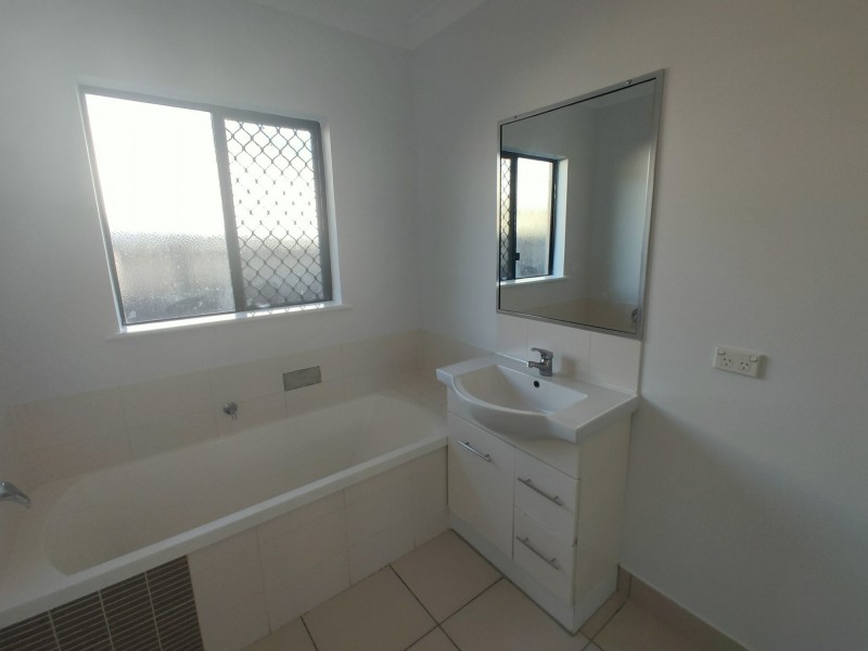 38 Roderick Street, Bentley Park QLD 4869