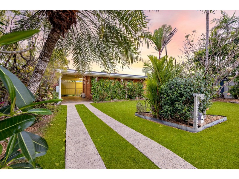 11 Hillview Crescent, Whitfield QLD 4870