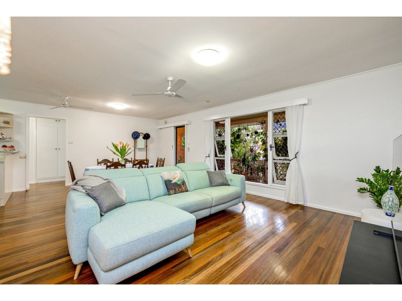 11 Hillview Crescent, Whitfield QLD 4870