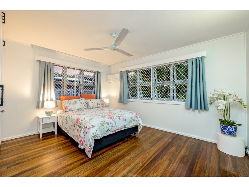 11 Hillview Crescent, Whitfield QLD 4870