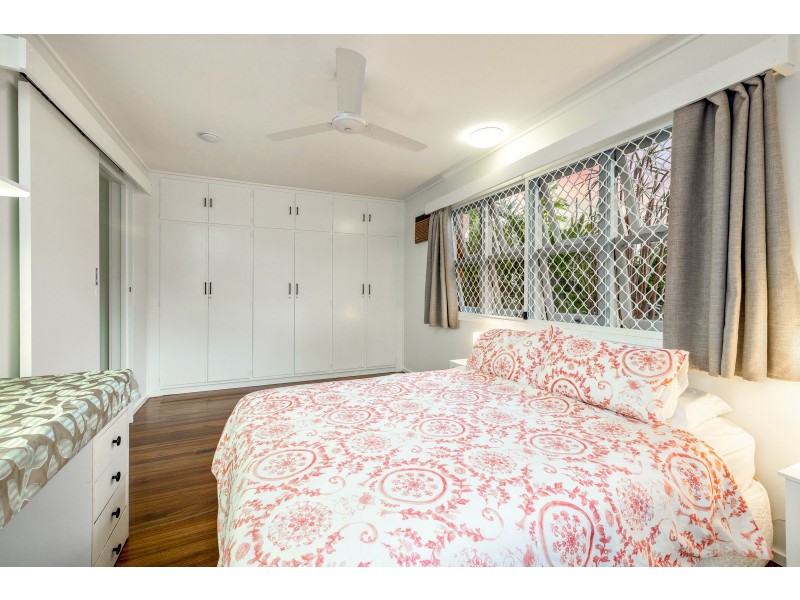 11 Hillview Crescent, Whitfield QLD 4870