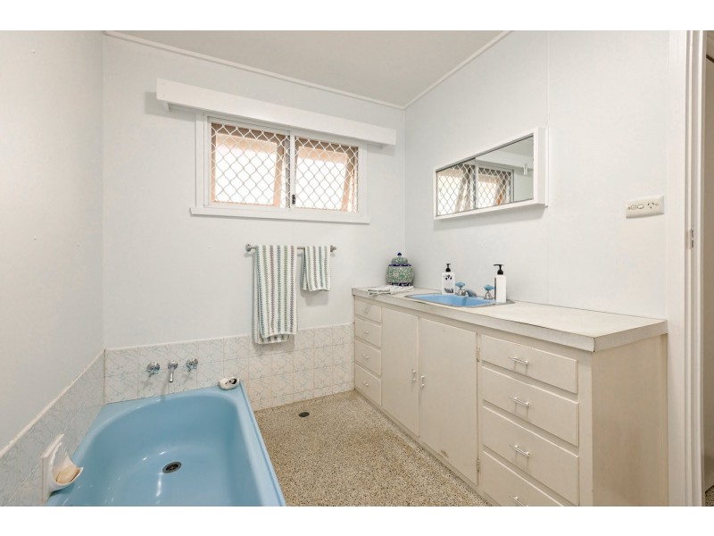 11 Hillview Crescent, Whitfield QLD 4870