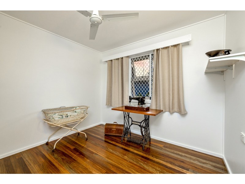 11 Hillview Crescent, Whitfield QLD 4870