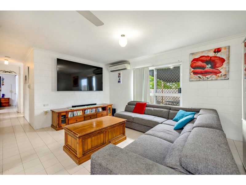 7 Azalea Court, Mooroobool QLD 4870