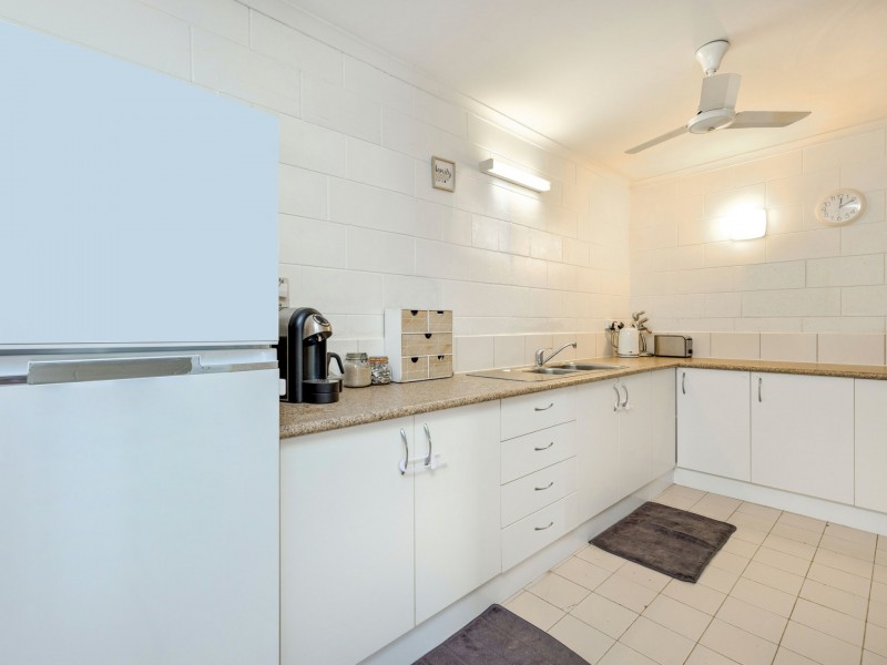 7 Azalea Court, Mooroobool QLD 4870