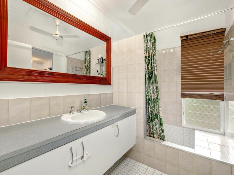 7 Azalea Court, Mooroobool QLD 4870