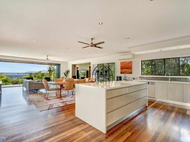 2D Trundle Terrace, Whitfield QLD 4870