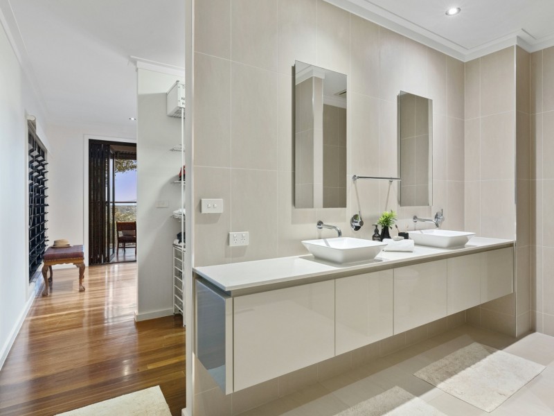 2D Trundle Terrace, Whitfield QLD 4870