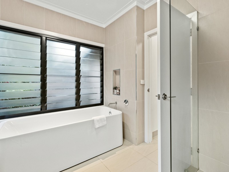 2D Trundle Terrace, Whitfield QLD 4870