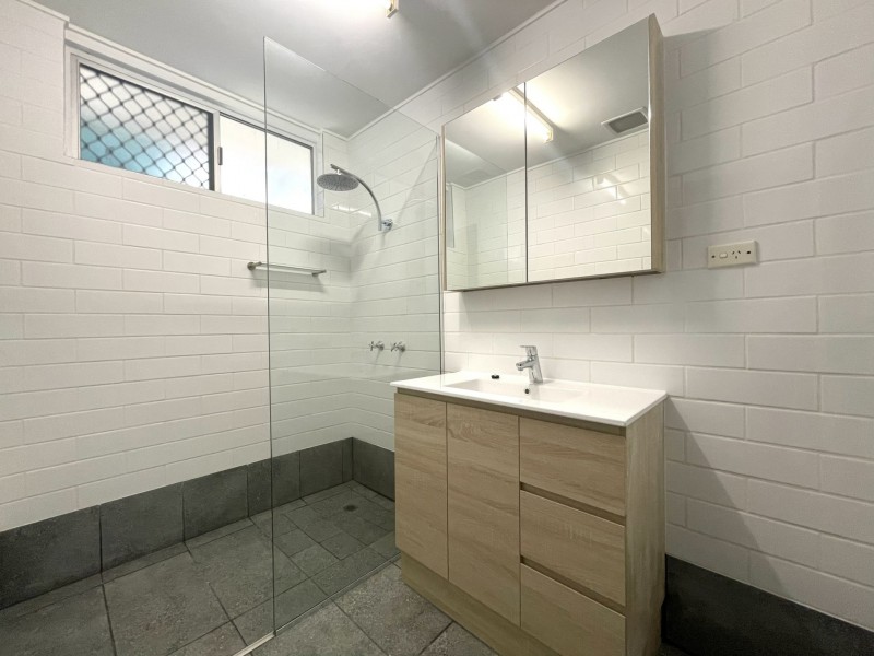 2/98 Reservoir Road, Manoora QLD 4870