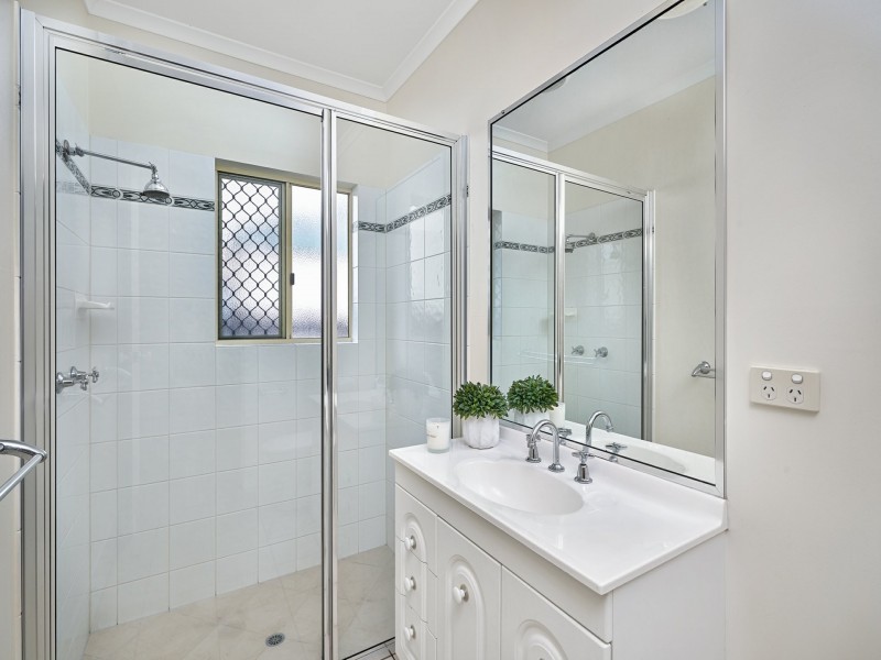 5 Sherwood Close, Brinsmead QLD 4870