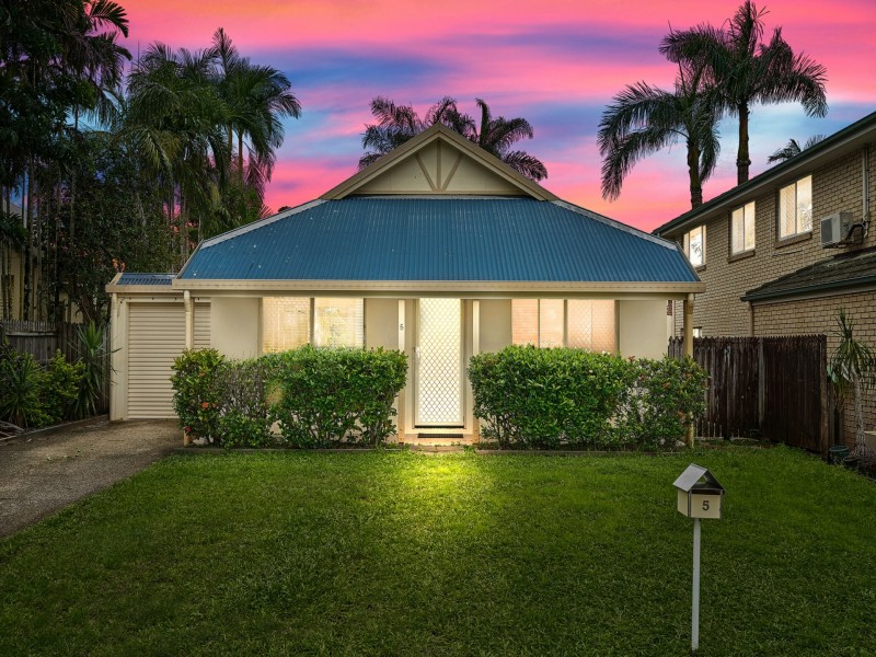 5 Sherwood Close, Brinsmead QLD 4870