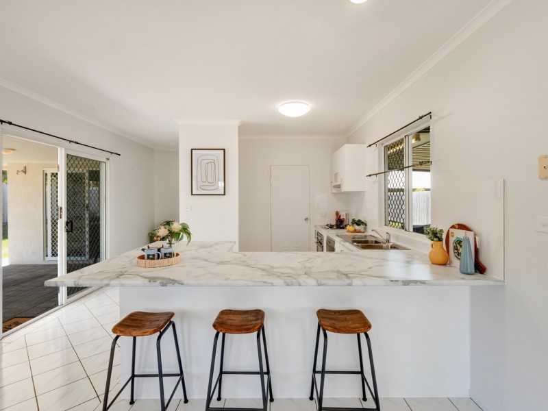 2 Jarrad Close, Mooroobool QLD 4870