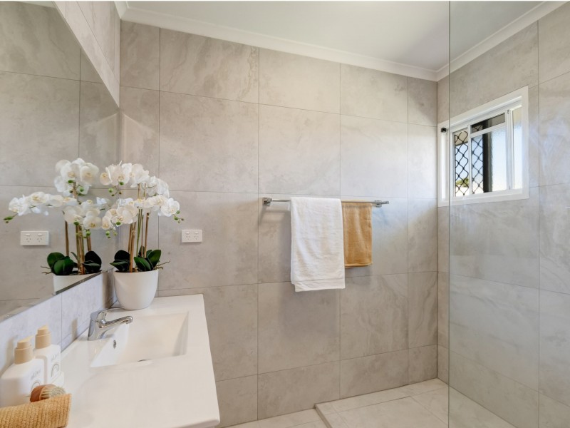 2 Jarrad Close, Mooroobool QLD 4870