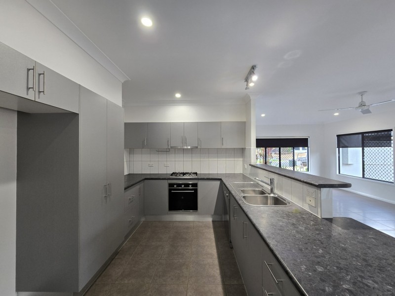 44 Norfolk Cct, Redlynch QLD 4870