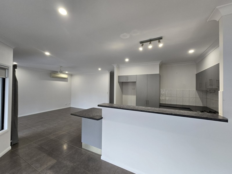 44 Norfolk Cct, Redlynch QLD 4870