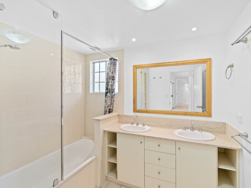 614/2-10 Greenslopes Street, Cairns North QLD 4870