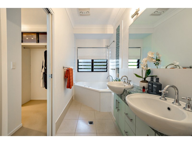 4 Planchonella Close, Edge Hill QLD 4870