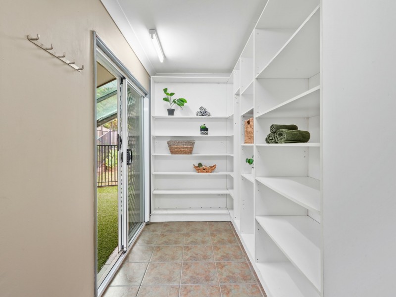 6 Harrison Close, Kanimbla QLD 4870