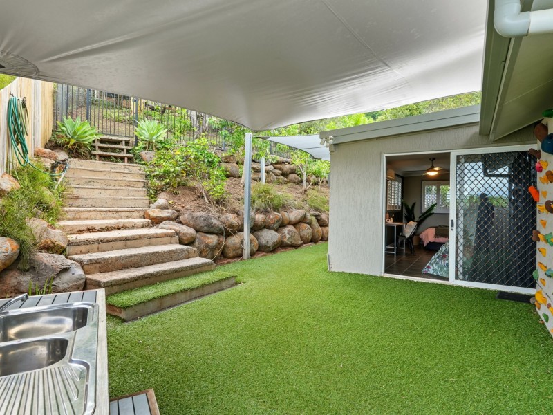 6 Harrison Close, Kanimbla QLD 4870