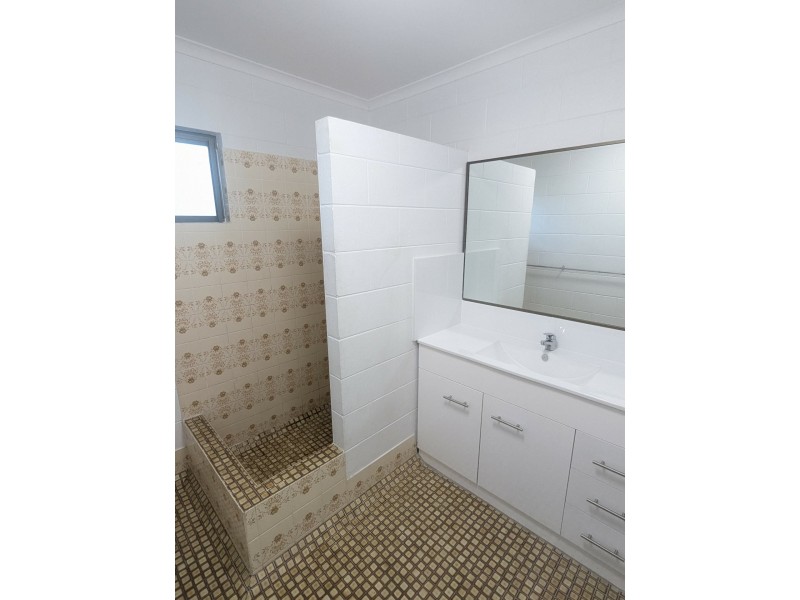 2/53 Hayward Street, Mooroobool QLD 4870