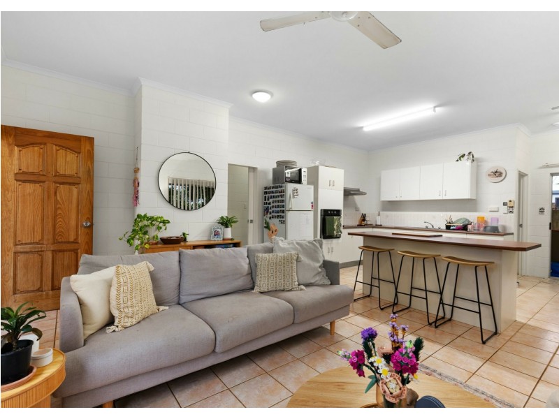 417 Kamerunga Road, Redlynch QLD 4870