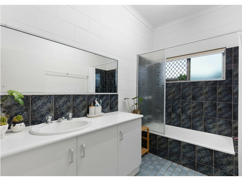 417 Kamerunga Road, Redlynch QLD 4870