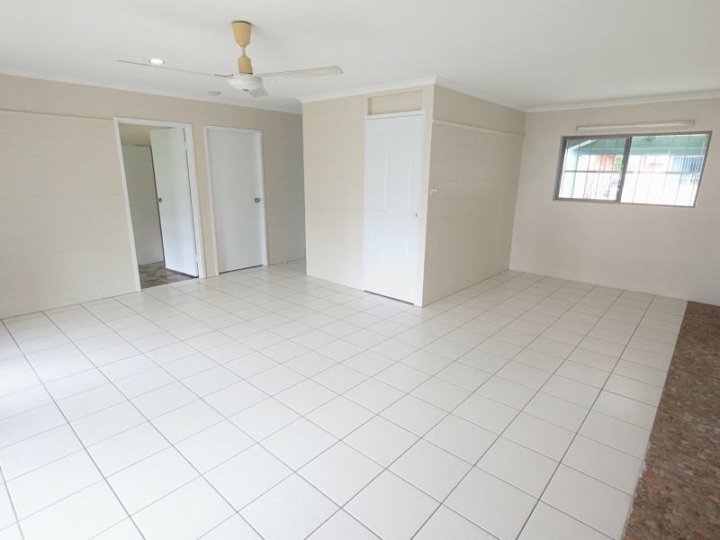 2/113 Jensen Street, Whitfield QLD 4870