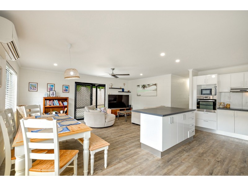 18 Moonah Street, Holloways Beach QLD 4878
