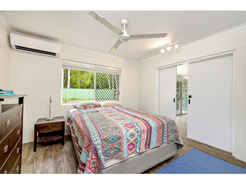 18 Moonah Street, Holloways Beach QLD 4878