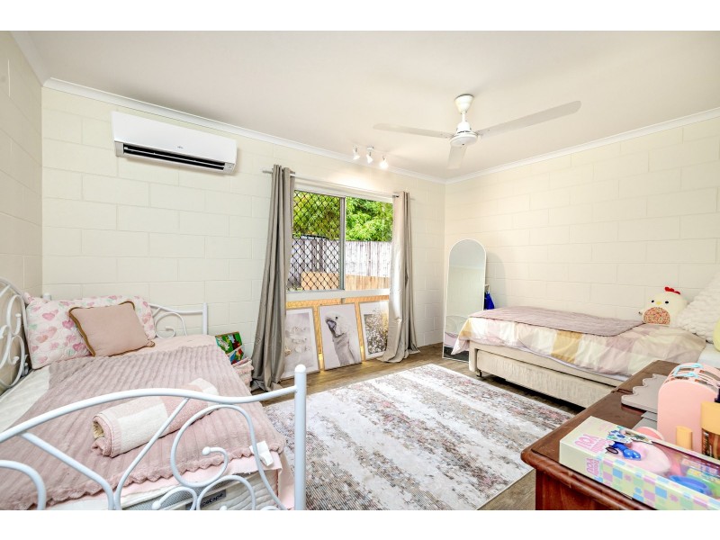 18 Moonah Street, Holloways Beach QLD 4878