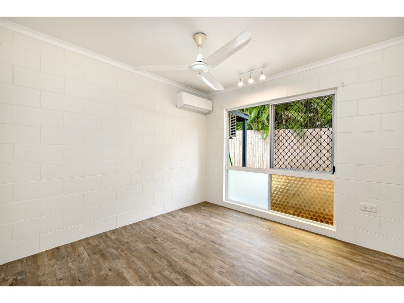 18 Moonah Street, Holloways Beach QLD 4878