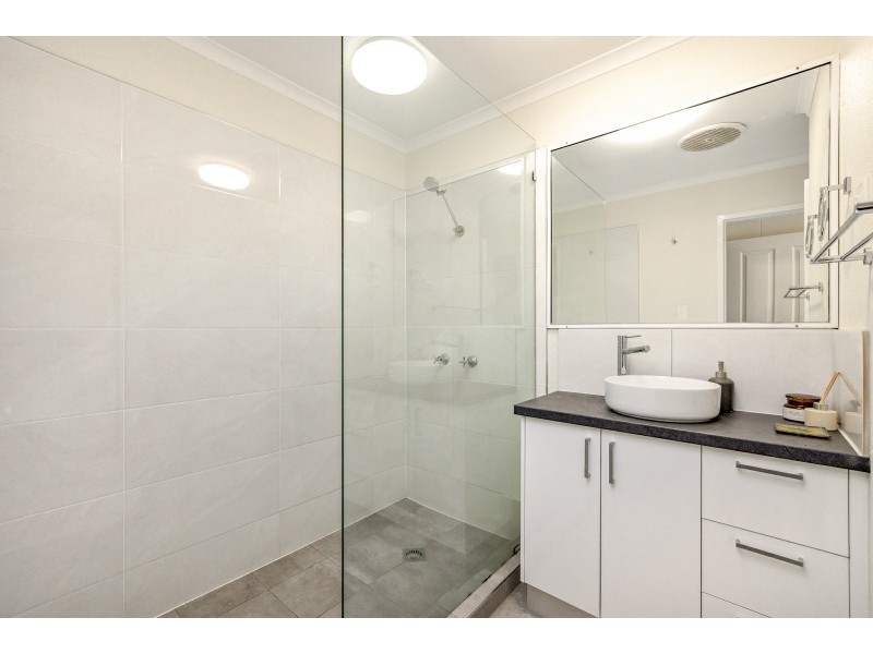 18 Moonah Street, Holloways Beach QLD 4878