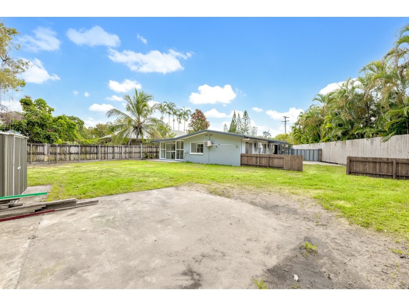 18 Moonah Street, Holloways Beach QLD 4878