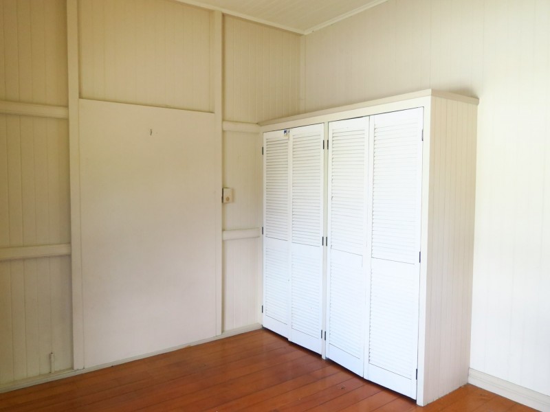 84 Reservoir Road, Manoora QLD 4870