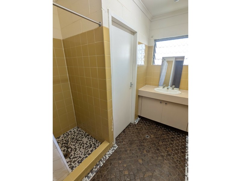 3/217 Lake Street, Cairns North QLD 4870