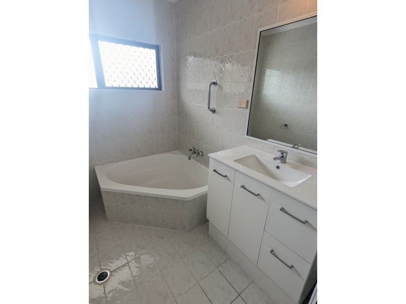 2/64 Baronia Street, Holloways Beach QLD 4878