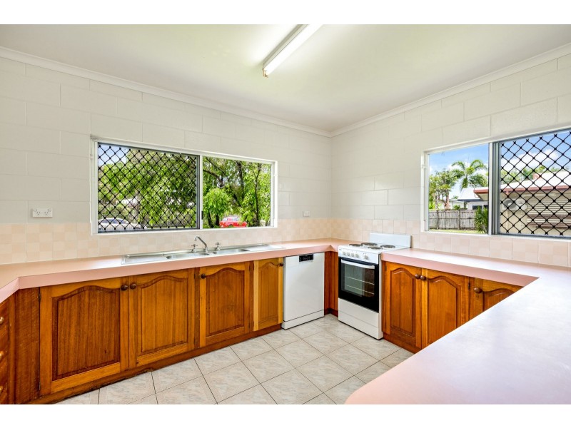 16 Trucano Close, Whitfield QLD 4870