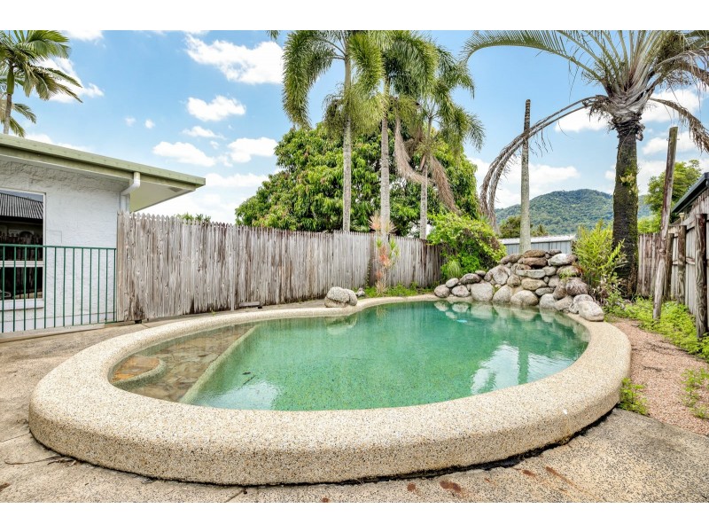 16 Trucano Close, Whitfield QLD 4870